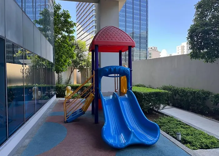 Stylish 2 Bedroom With Bathtub And Balcony Uptown Bgc *