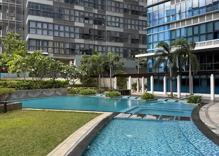 Stylish 2 Bedroom With Bathtub And Balcony Uptown Bgc