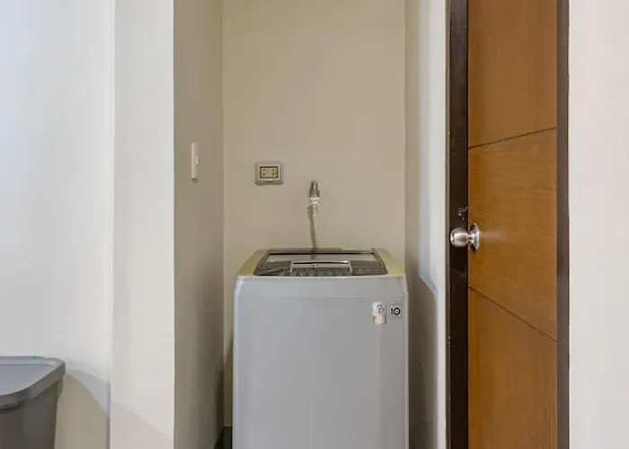 Stylish 2 Bedroom With Bathtub And Balcony Uptown Bgc Manila