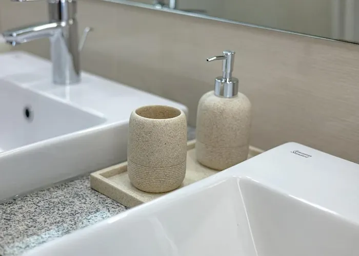 Stylish 2 Bedroom With Bathtub And Balcony Uptown Bgc Apartamento Manila