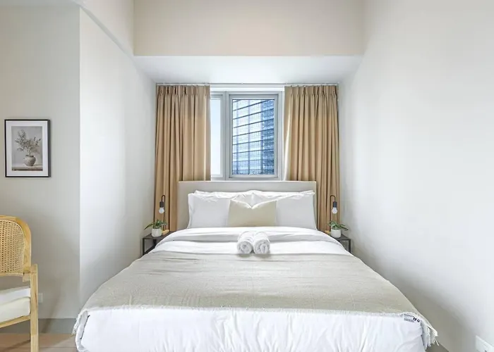 Stylish 2 Bedroom With Bathtub And Balcony Uptown Bgc Manila
