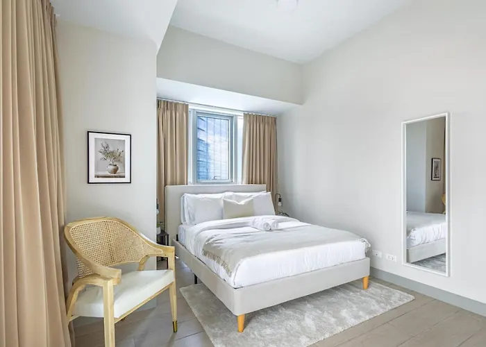 Stylish 2 Bedroom With Bathtub And Balcony Uptown Bgc