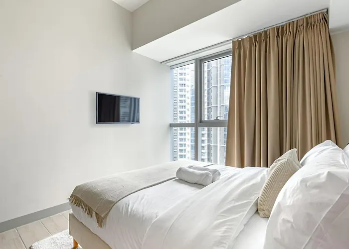 Stylish 2 Bedroom With Bathtub And Balcony Uptown Bgc *