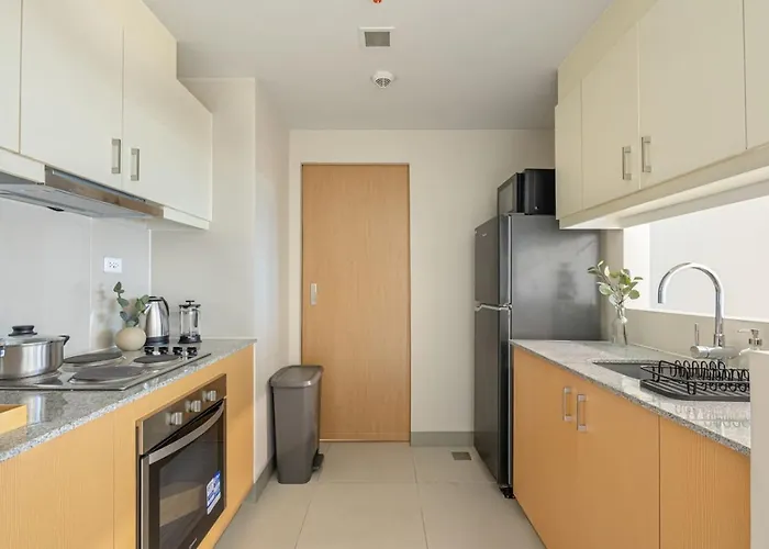 Stylish 2 Bedroom With Bathtub And Balcony Uptown Bgc *