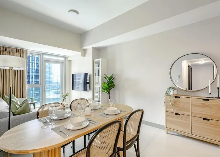 Stylish 2 Bedroom With Bathtub And Balcony Uptown Bgc * Manila